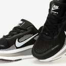 Nike Vomero 18 - Preto/Branco/Cinza
